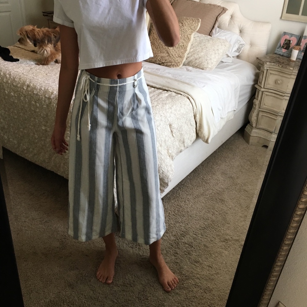 Grey & white striped cropped pants